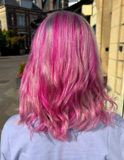 la boucle creative salon coiffure soissons coloration creative couleur rose