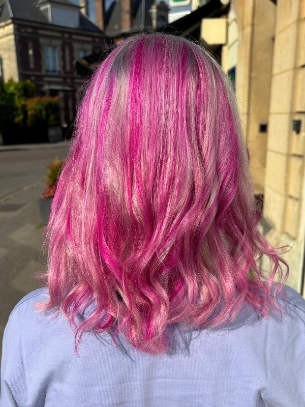 la boucle creative salon coiffure soissons coloration creative couleur rose