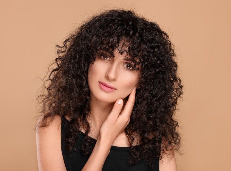 la boucle creative salon de coiffure soissons 02200 cheveux boucles brune
