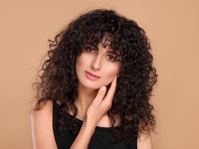 la boucle creative salon de coiffure soissons 02200 cheveux boucles brune