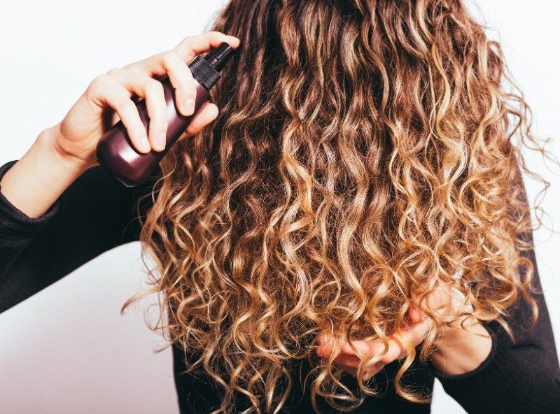 la boucle creative salon de coiffure soissons 02200 routine beaute cheveux boucles 1