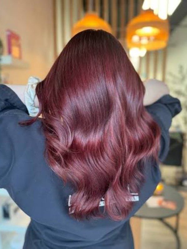 tendance coiffure hiver 2025 2026 cherry cola 2